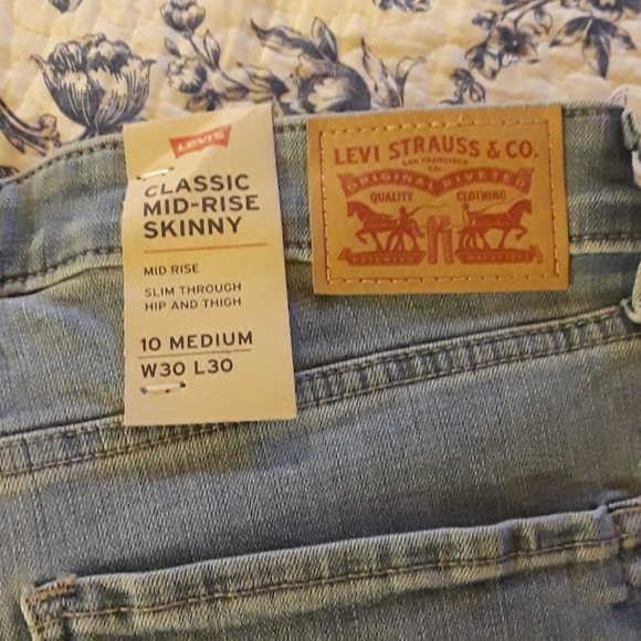 Levis classic mis rise skinny jeans - Picture 8 of 9